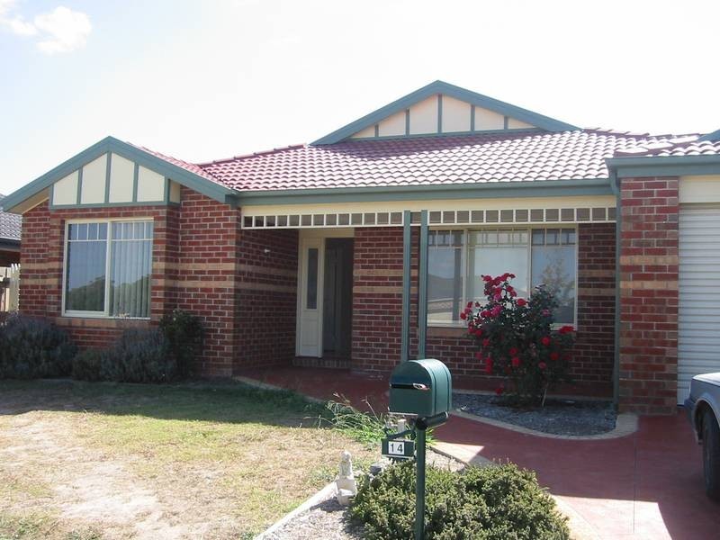 14 Lancaster Way, Officer VIC 3809