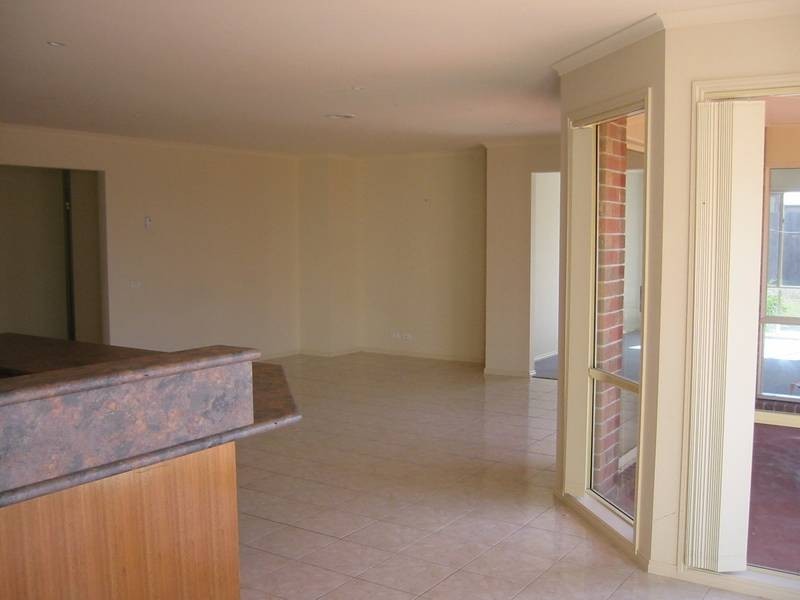 14 Lancaster Way, Officer VIC 3809