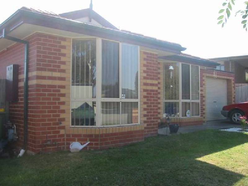 2/28 Balmoral Way, Pakenham VIC 3810