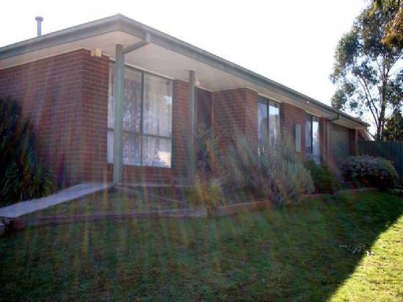 1 McMaster Court, Pakenham VIC 3810