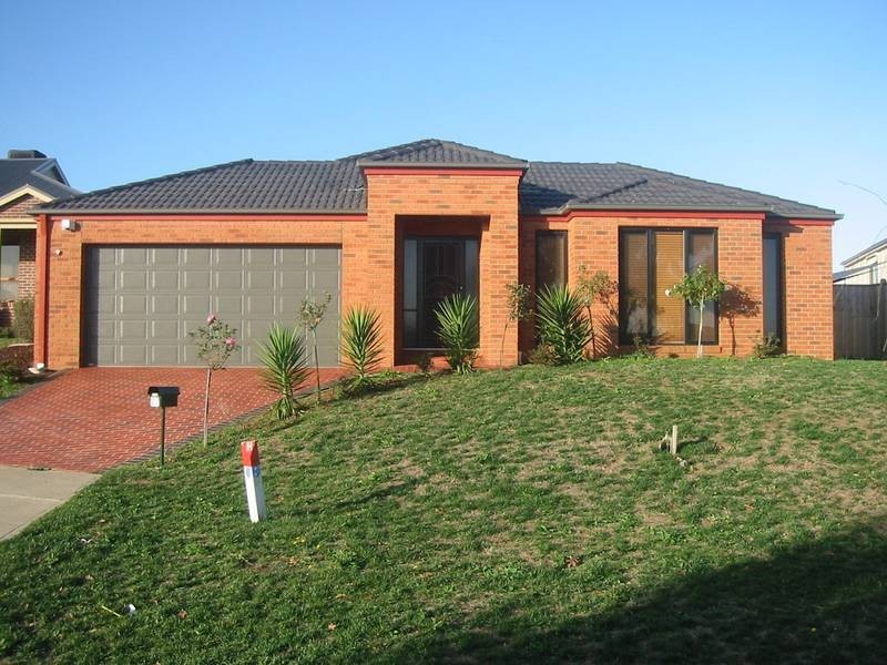 27 St Annes Crescent, Berwick VIC 3806