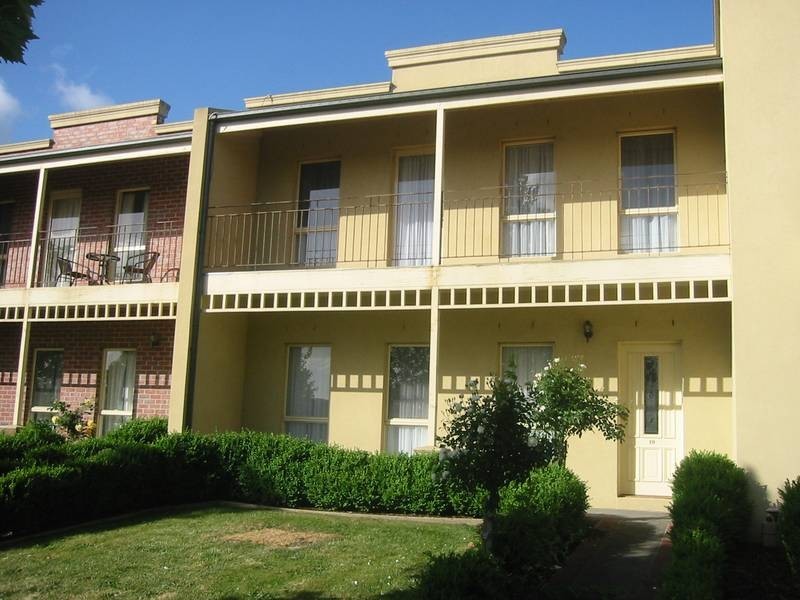 10/10 Parkhill Drive, Berwick VIC 3806