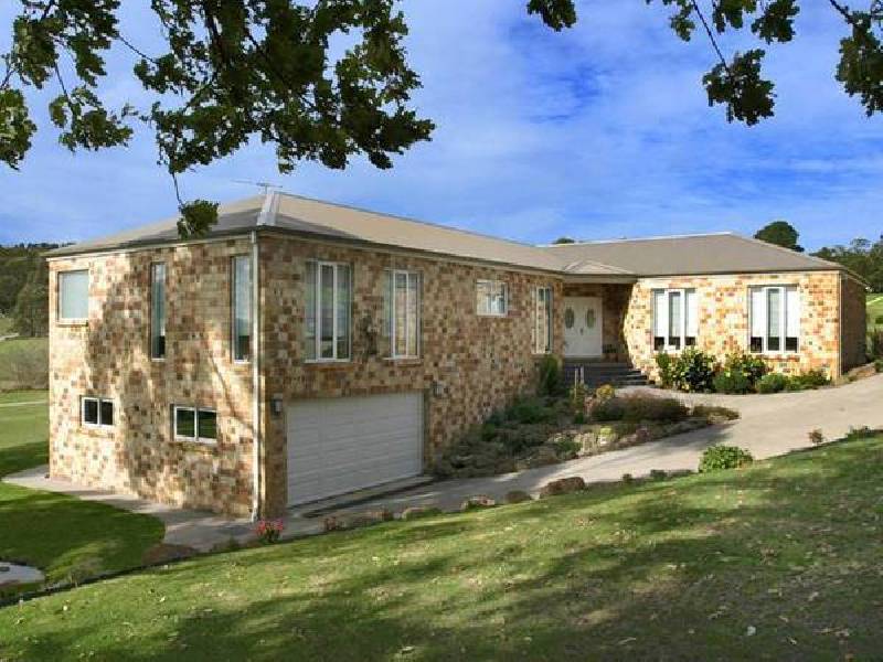 6 Valley Drive, Beaconsfield Upper VIC 3808