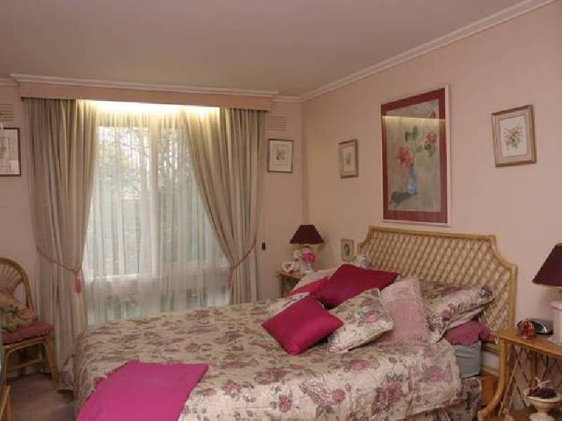 11 Harkaway Road, Berwick VIC 3806