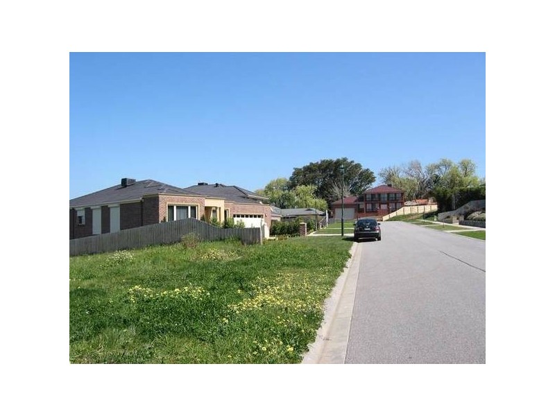 Coachwood Cres, Narre Warren VIC 3805