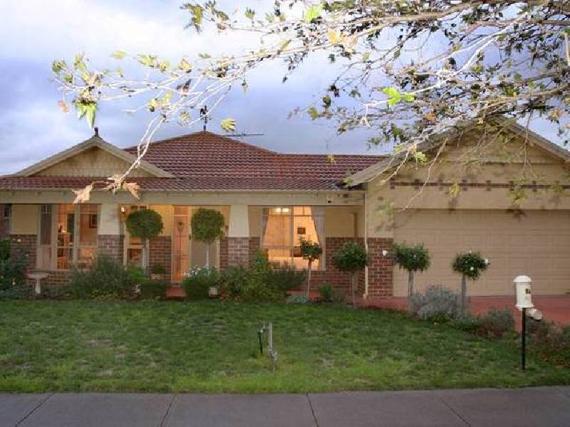 11 Wood Road, Narre Warren South VIC 3805