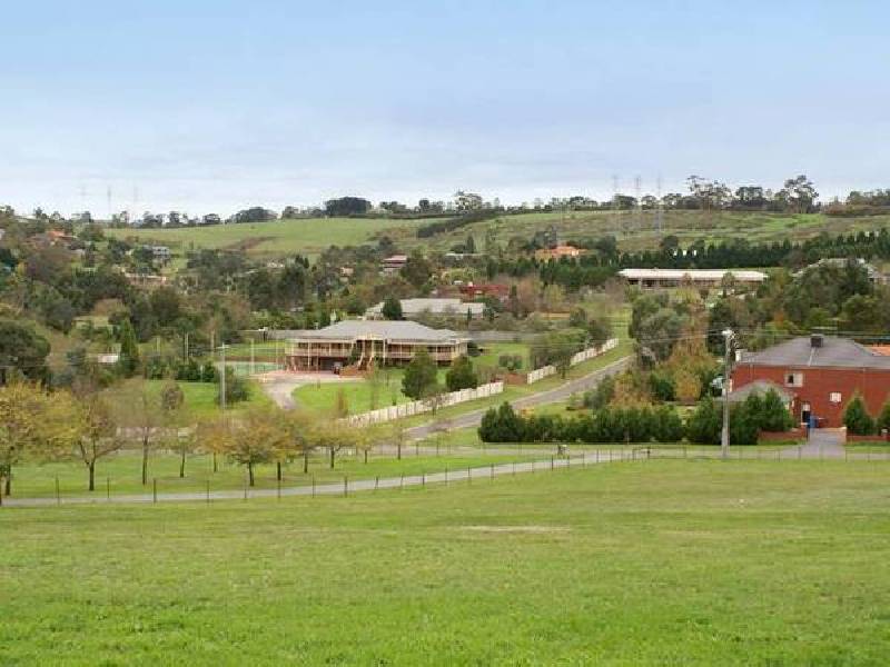 Caserta Drive, Berwick VIC 3806