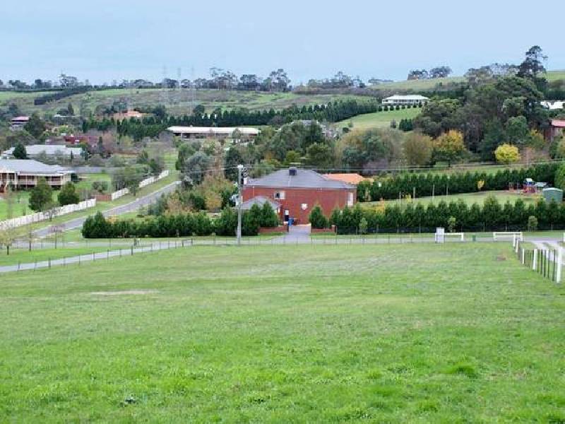 Caserta Drive, Berwick VIC 3806