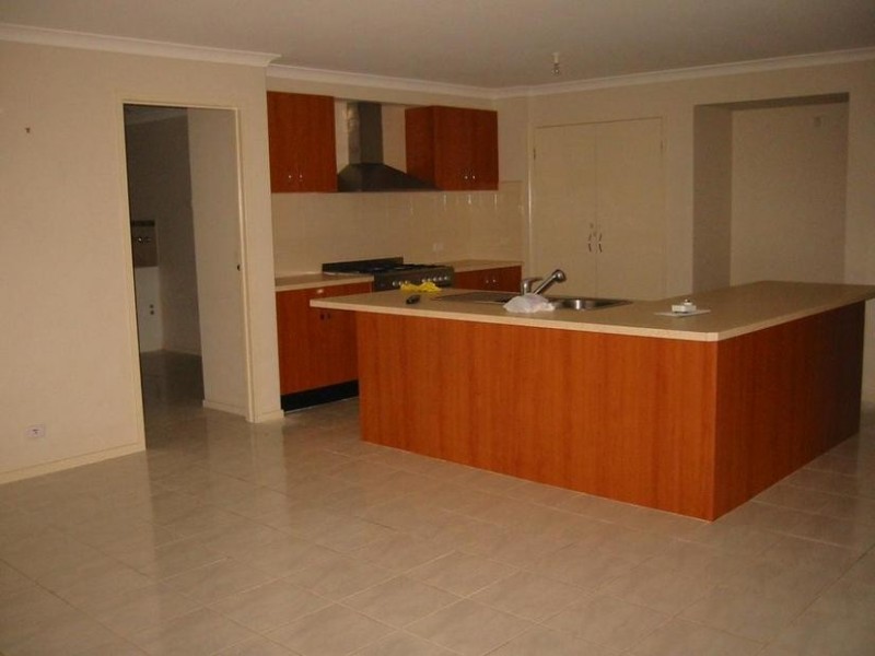 10 Tenterfield Drive, Narre Warren South VIC 3805