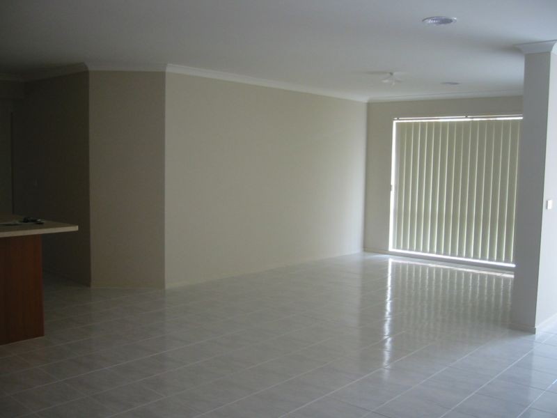 10 Tenterfield Drive, Narre Warren South VIC 3805