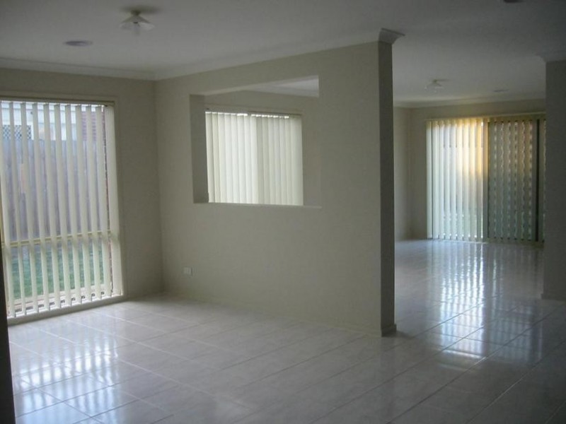 10 Tenterfield Drive, Narre Warren South VIC 3805