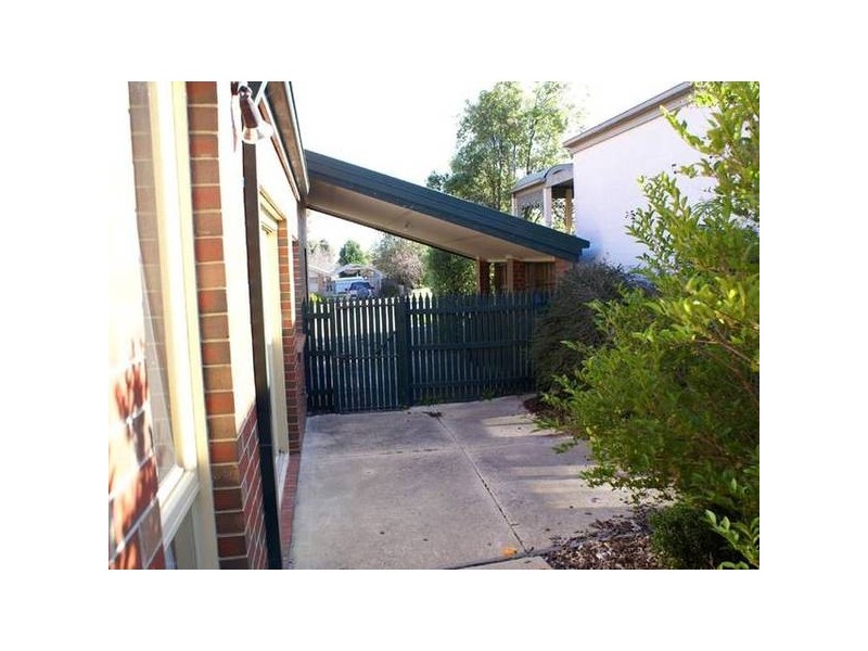 Adelaide Close, Berwick VIC 3806