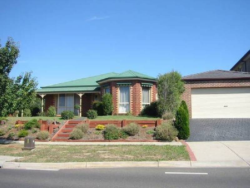 19 Streeton Way, Berwick VIC 3806