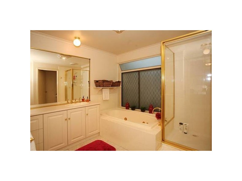 Caserta Drive, Berwick VIC 3806