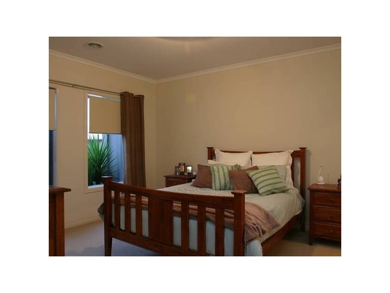 Lowanna Avenue, Berwick VIC 3806