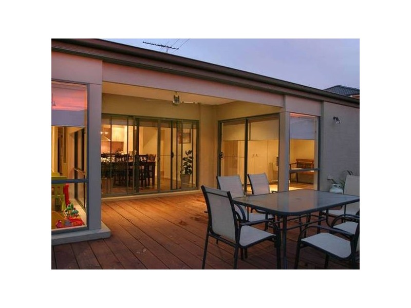 Lowanna Avenue, Berwick VIC 3806