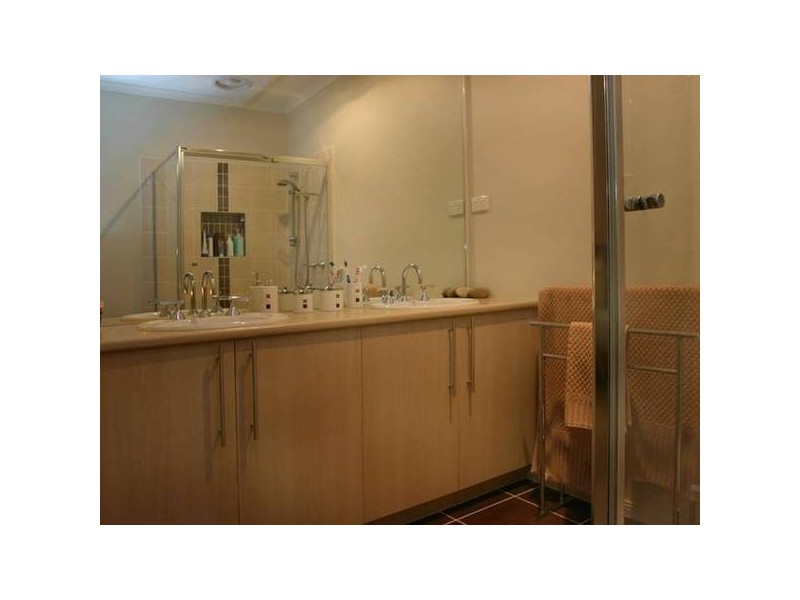 Lowanna Avenue, Berwick VIC 3806