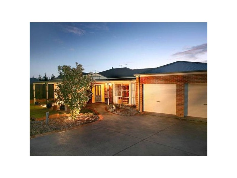 2 Carrum Close, Berwick VIC 3806