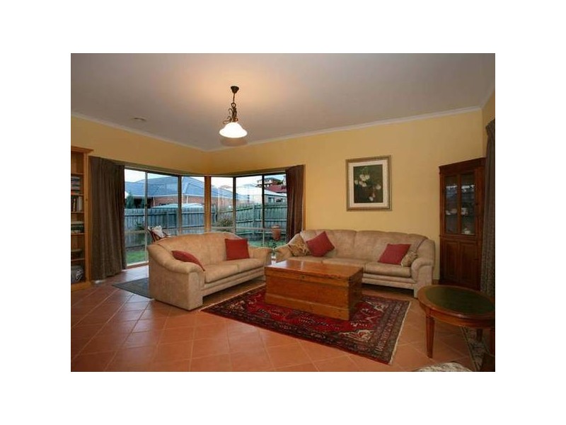 2 Carrum Close, Berwick VIC 3806