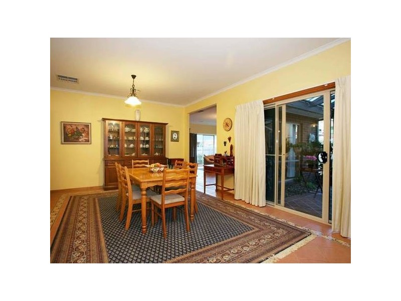 2 Carrum Close, Berwick VIC 3806