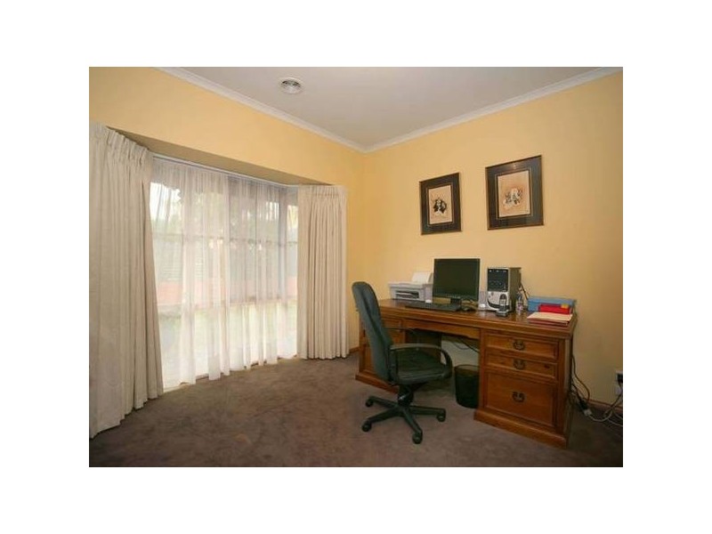 2 Carrum Close, Berwick VIC 3806