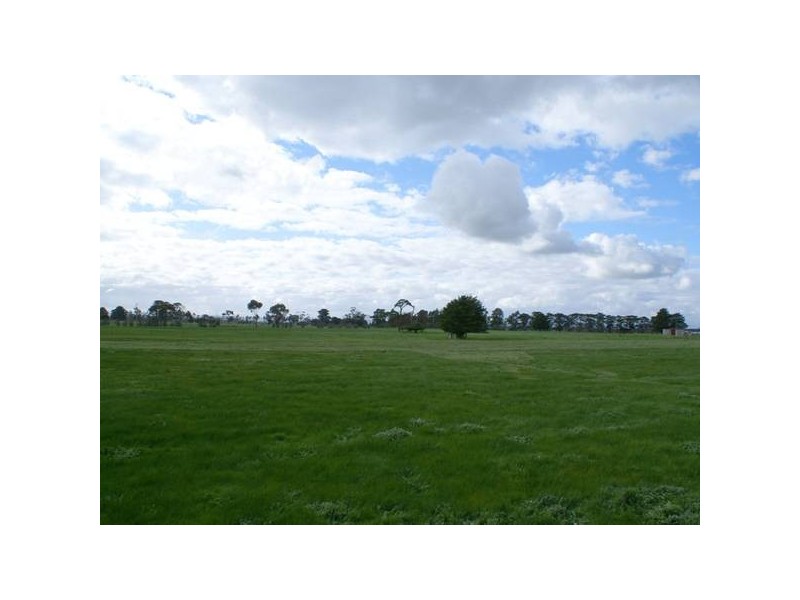 445 Pattersons Road, Clyde North VIC 3978