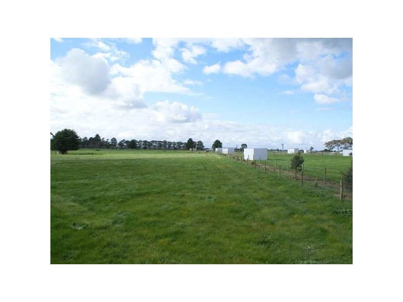 445 Pattersons Road, Clyde North VIC 3978