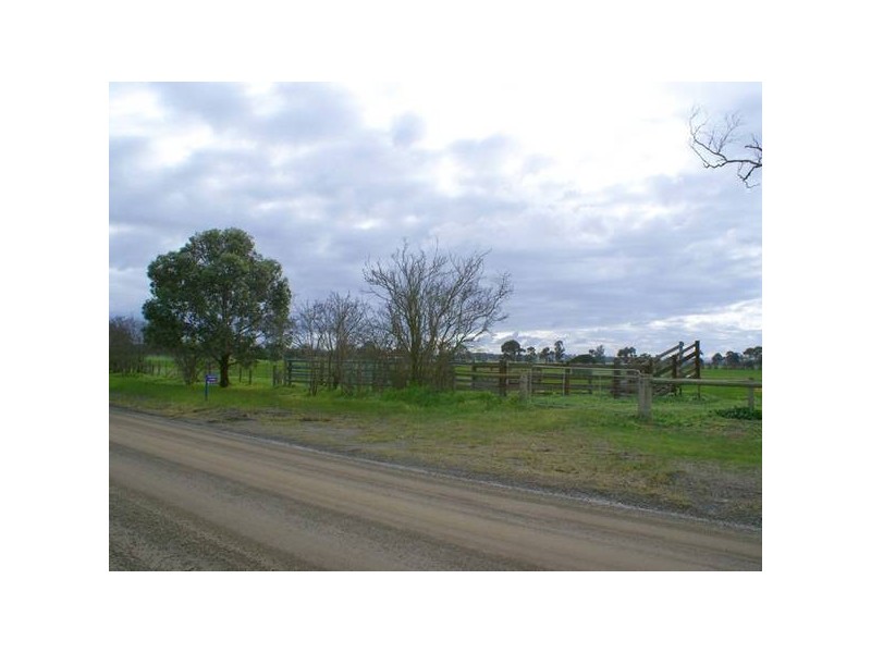 445 Pattersons Road, Clyde North VIC 3978