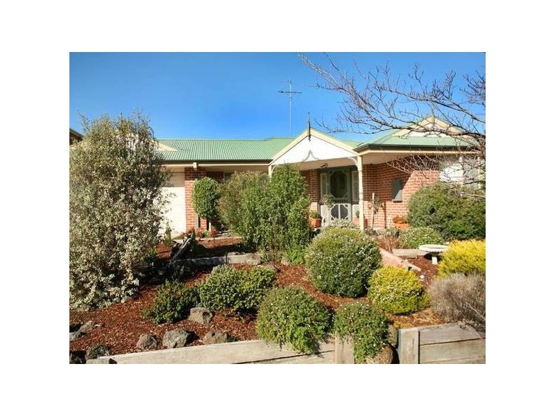 2 Nestle Retreat, Berwick VIC 3806
