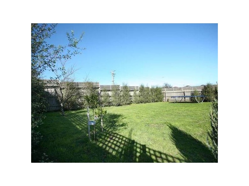 2 Nestle Retreat, Berwick VIC 3806