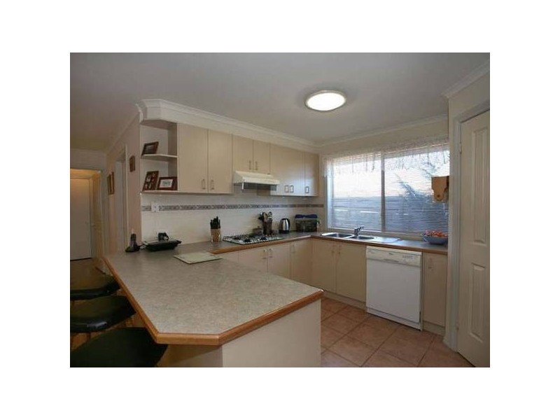 2 Nestle Retreat, Berwick VIC 3806