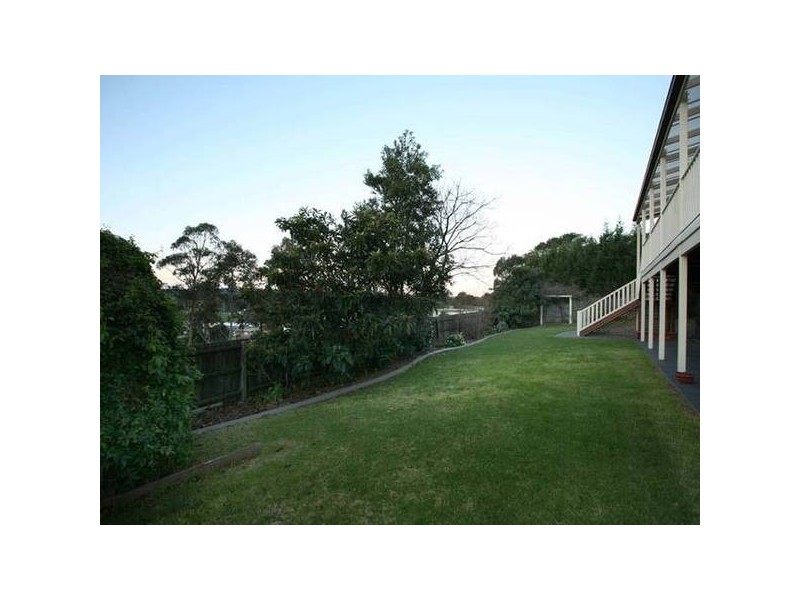 15 Valda Close, Berwick VIC 3806