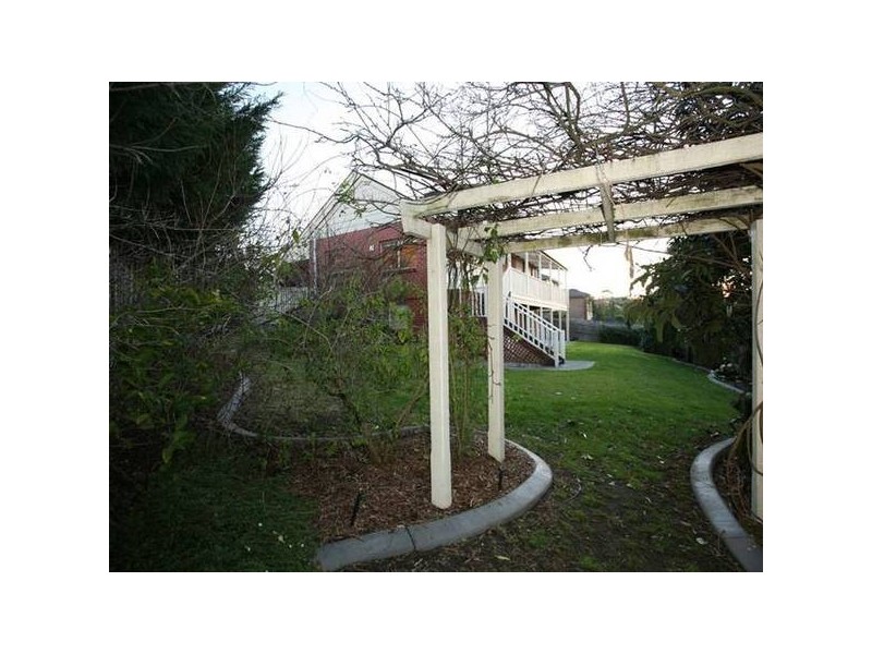 15 Valda Close, Berwick VIC 3806