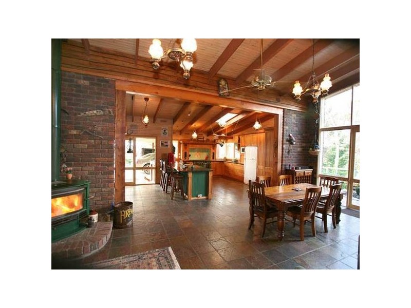 8 Brodrick Road, Macclesfield VIC 3782