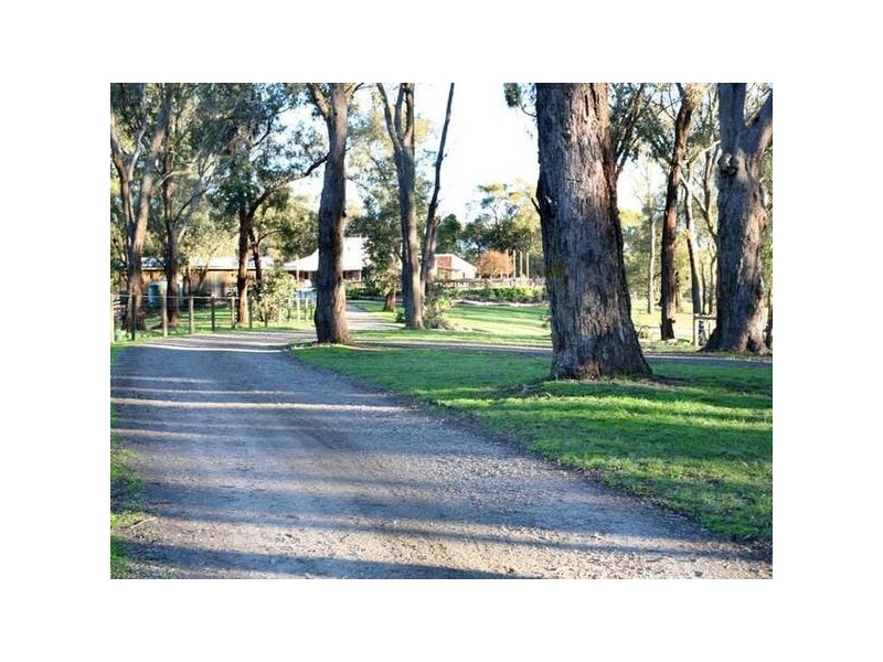 8 Brodrick Road, Macclesfield VIC 3782