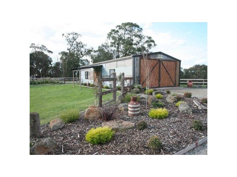 8 Brodrick Road, Macclesfield VIC 3782