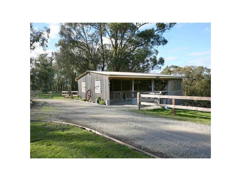 8 Brodrick Road, Macclesfield VIC 3782