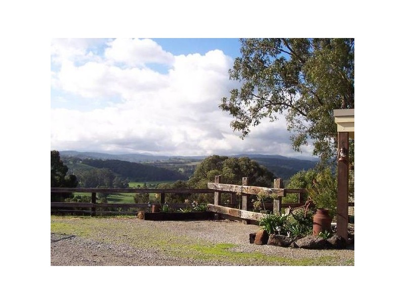 8 Brodrick Road, Macclesfield VIC 3782