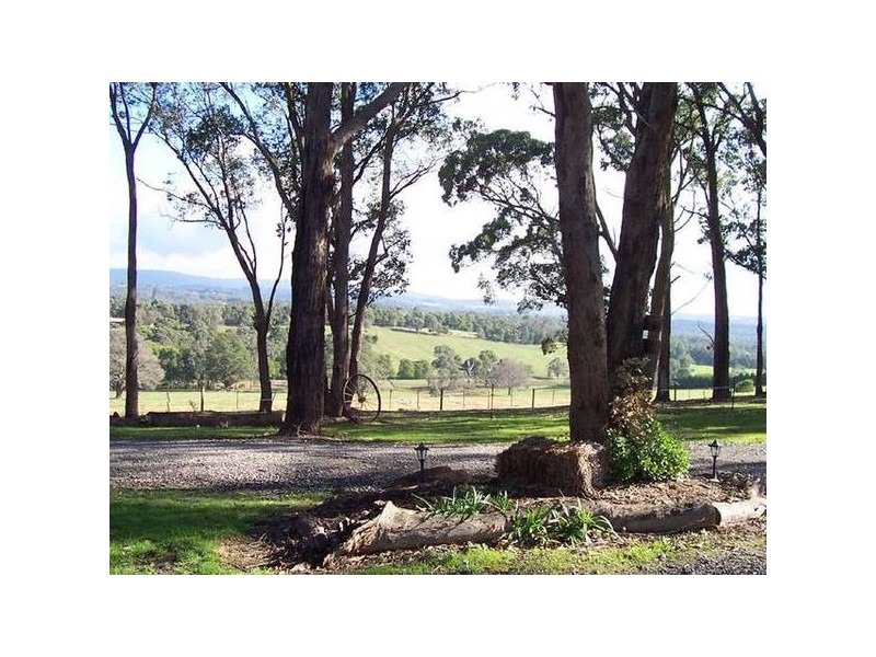 8 Brodrick Road, Macclesfield VIC 3782