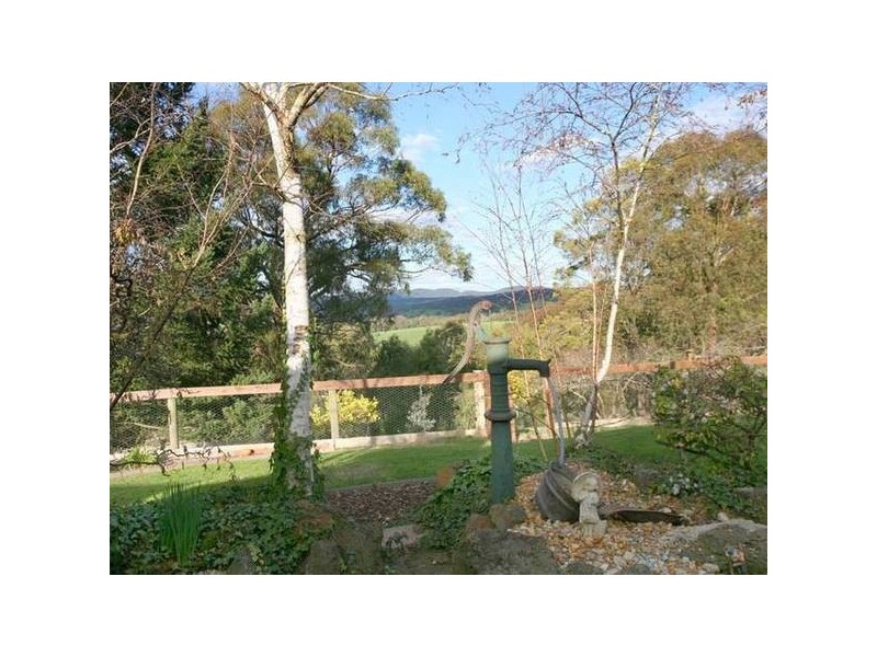 8 Brodrick Road, Macclesfield VIC 3782