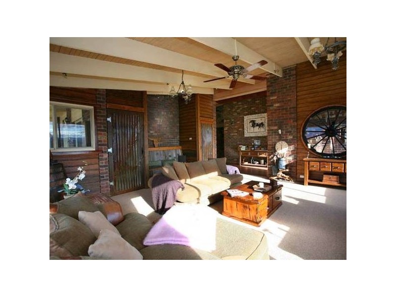 8 Brodrick Road, Macclesfield VIC 3782