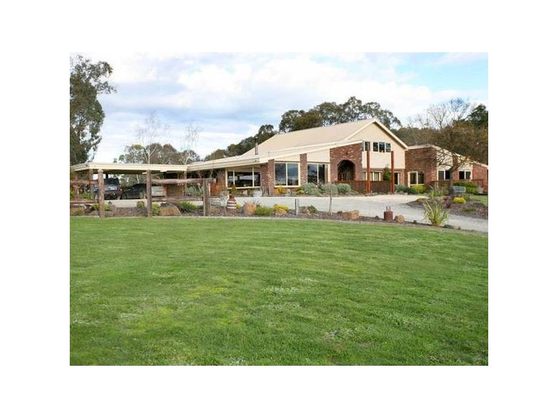 8 Brodrick Road, Macclesfield VIC 3782