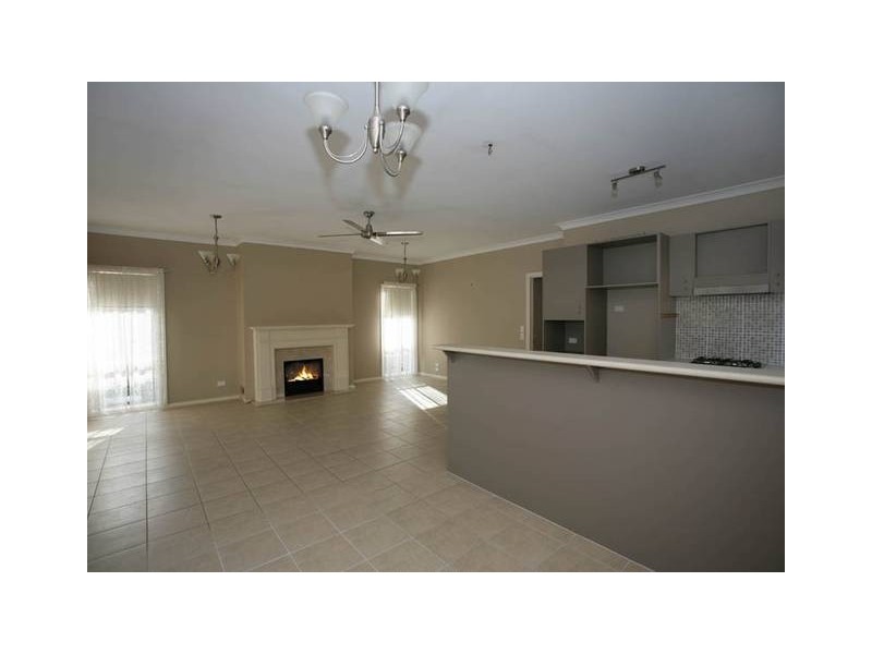 38 Flinders Chase, Pakenham VIC 3810
