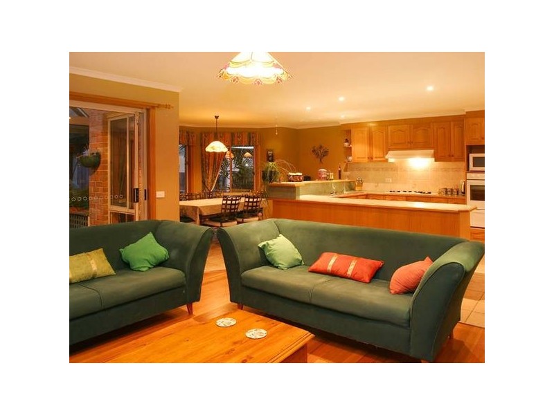 13 Glendale Crescent, Berwick VIC 3806