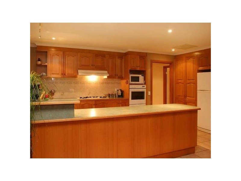 13 Glendale Crescent, Berwick VIC 3806