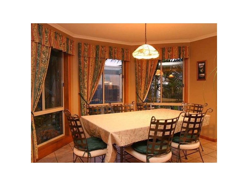 13 Glendale Crescent, Berwick VIC 3806