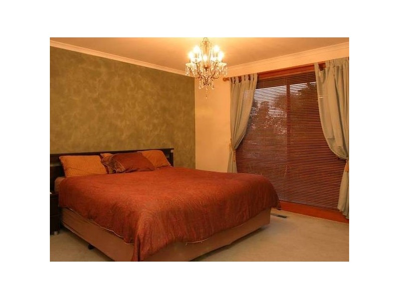 13 Glendale Crescent, Berwick VIC 3806