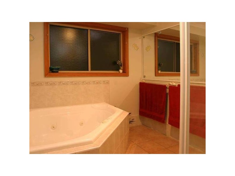 13 Glendale Crescent, Berwick VIC 3806