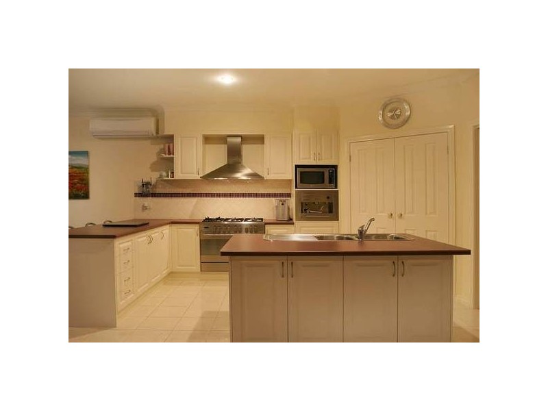 4 Mandurah Chase, Berwick VIC 3806