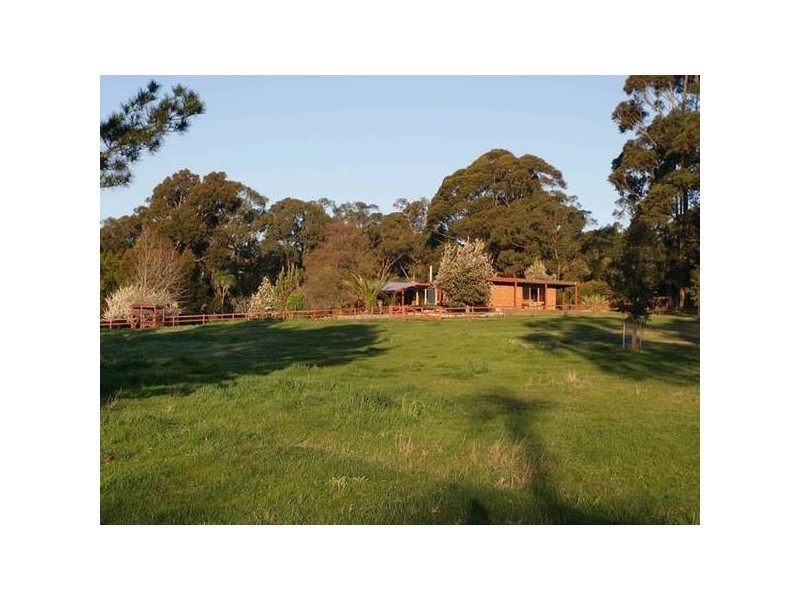 Morrison Road, Pakenham Upper VIC 3810
